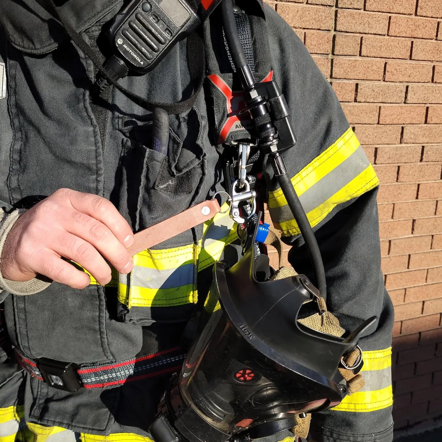 Firefighter Quick Release Shackle with Leather Handle for SCBA MASK Marine Grade Stainless Steel Fixed Snap Shackle Lanyard